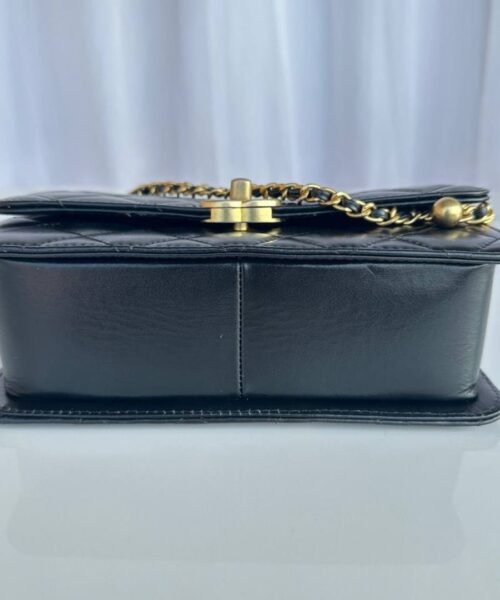 Alternative view of Flap Schwarz 19 cm