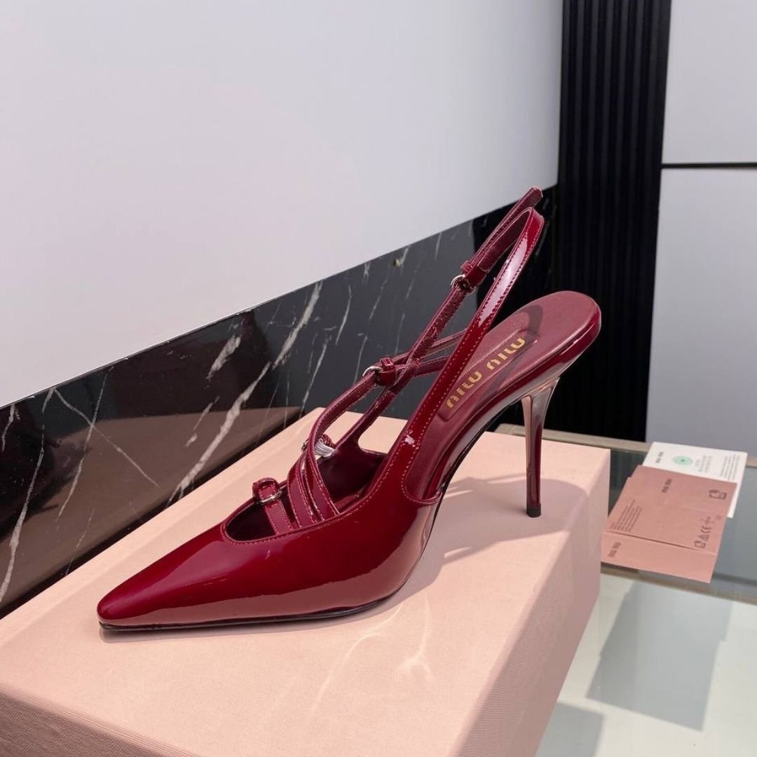 Pumps mit Schnalle Burgund – Bild 6
