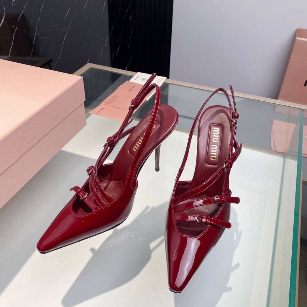 Pumps mit Schnalle Burgund – Bild 5