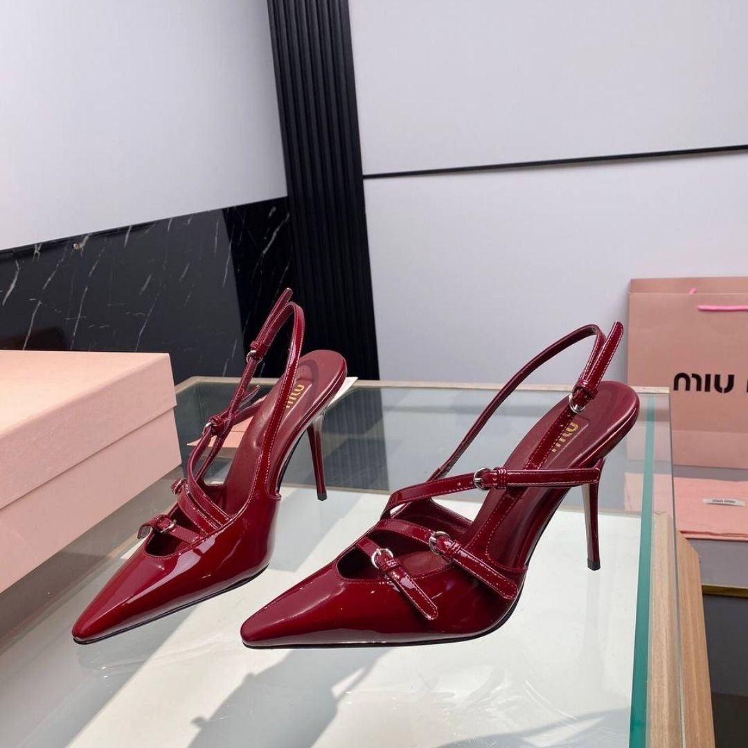 Pumps mit Schnalle Burgund – Bild 4