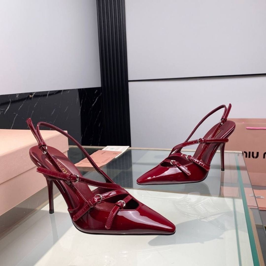 Pumps mit Schnalle Burgund – Bild 3