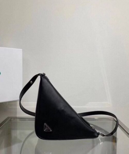 Alternative view of Saffiano Triangle Schwarz 25 cm