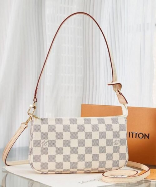 Alternative view of Damier Pochette Wei? 23,5 cm