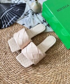 Alternative view of Lido Beige