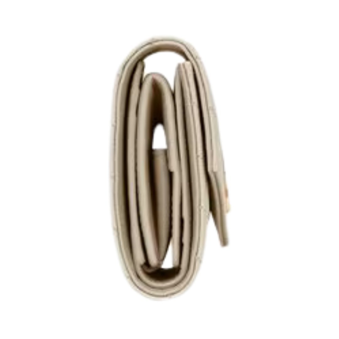 Cassandre Matelassé Multi-Fold-Geldbörse aus Grain de Poudre-Leder 10.5cm – Bild 3