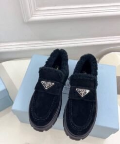 Alternative view of Loafer-Stiefeletten aus Wildleder Schwarz