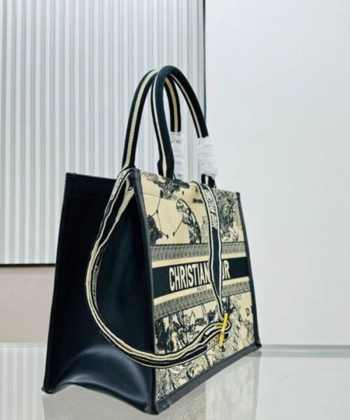 Alternative view of Book Tote Latte/Schwarz 36 cm