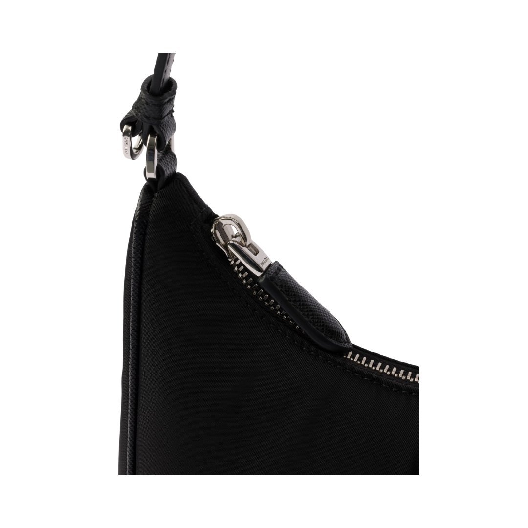 Die schwarze Re-Nylon- und Saffiano 17cm – Bild 5