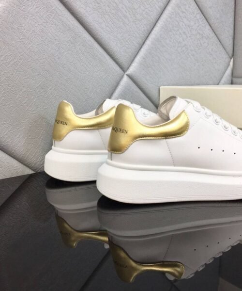 Alternative view of Oversize Wei?/Golden