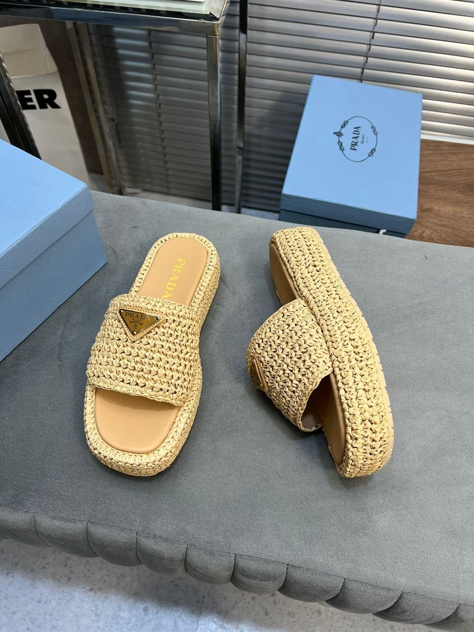 Geflochtene Raffia-Sandalen – Bild 2