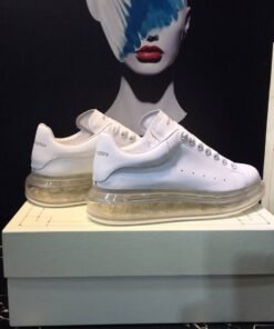 Alternative view of Oversize Wei? mit transparenter Sohle