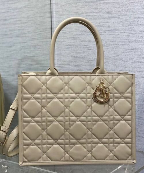 Alternative view of Book Tote Medium Beige 36.5