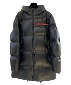 Schwarze Jacke mit Logo