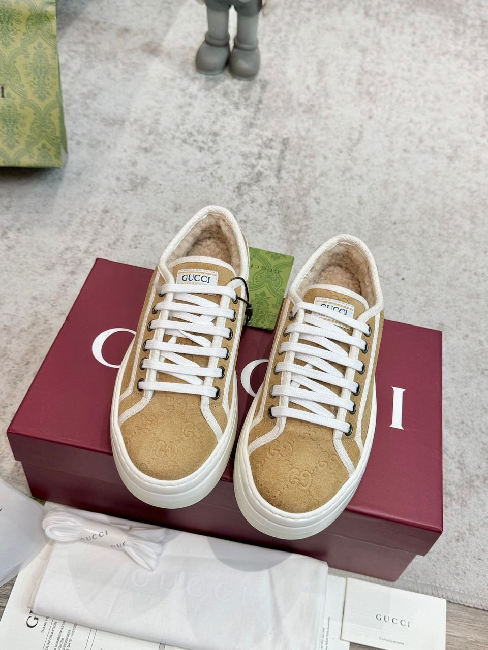 GG Beige Wildleder – Bild 2