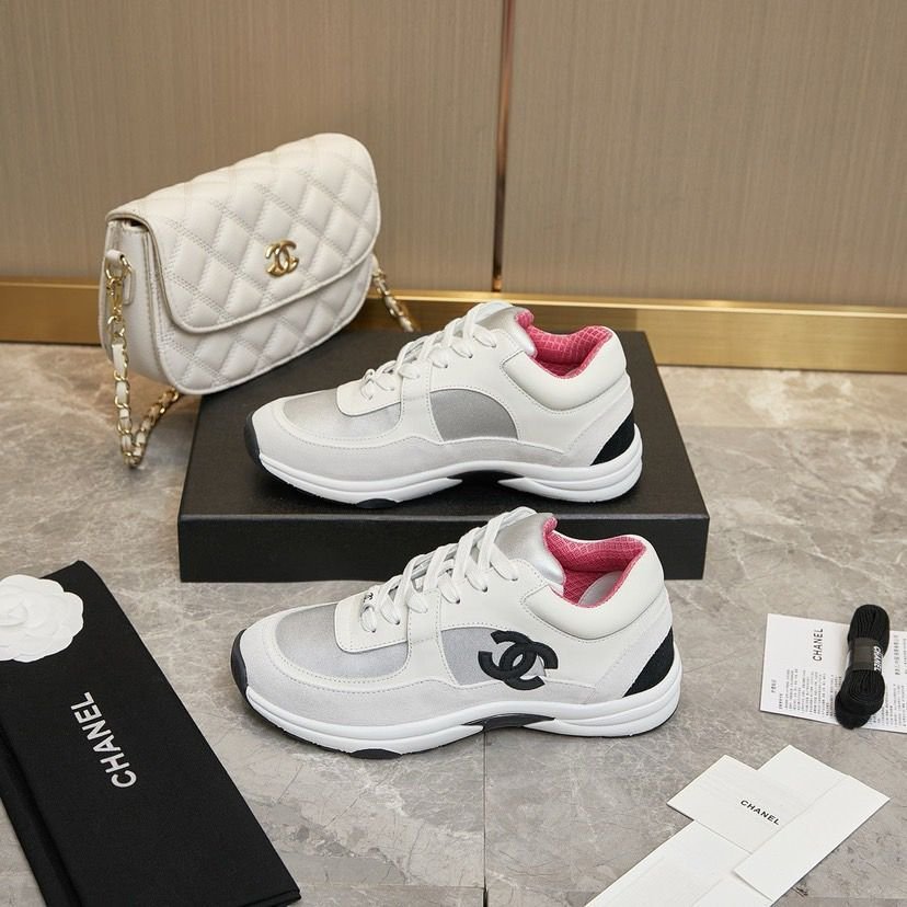 Sneaker Aus Weißem Kalbsleder und Silbernem Satin – Bild 7