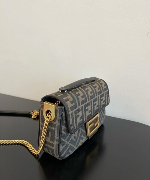 Alternative view of Baguette Chain Midi 24 cm