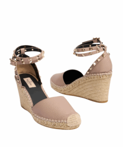 Rockstud Leder-Wedges in der Farbe Poudre