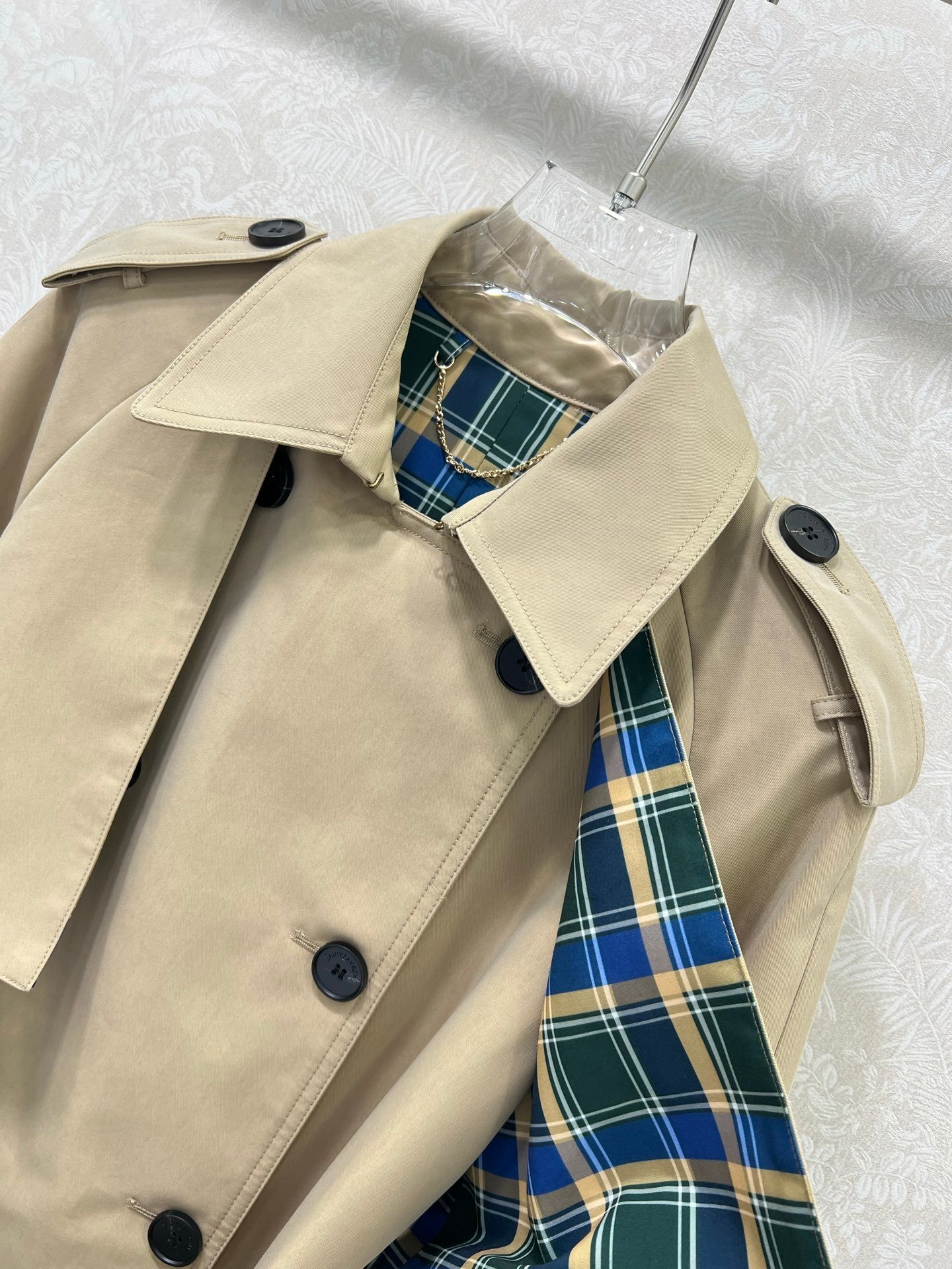 Beige cotton twill double-breasted trench coat. – Bild 3