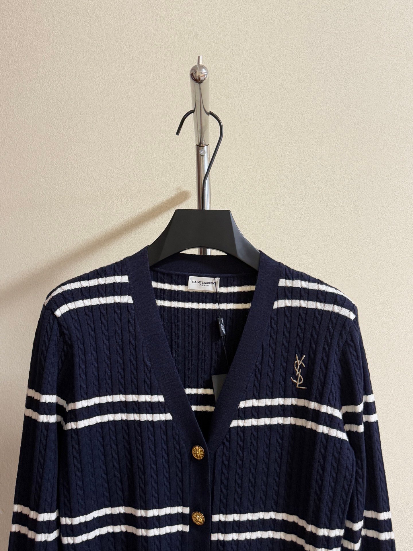 Cable-Knit Cotton Crewneck Cardigan – Bild 2