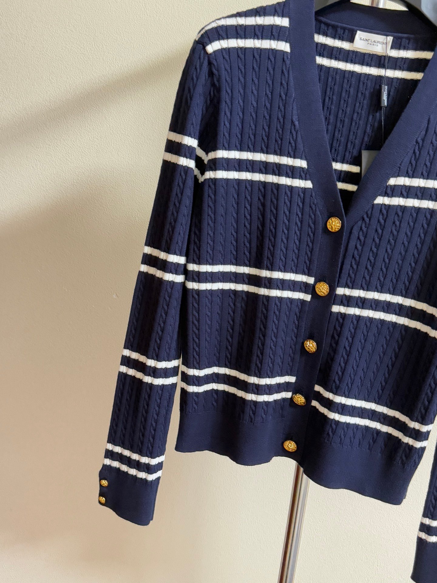 Cable-Knit Cotton Crewneck Cardigan – Bild 3