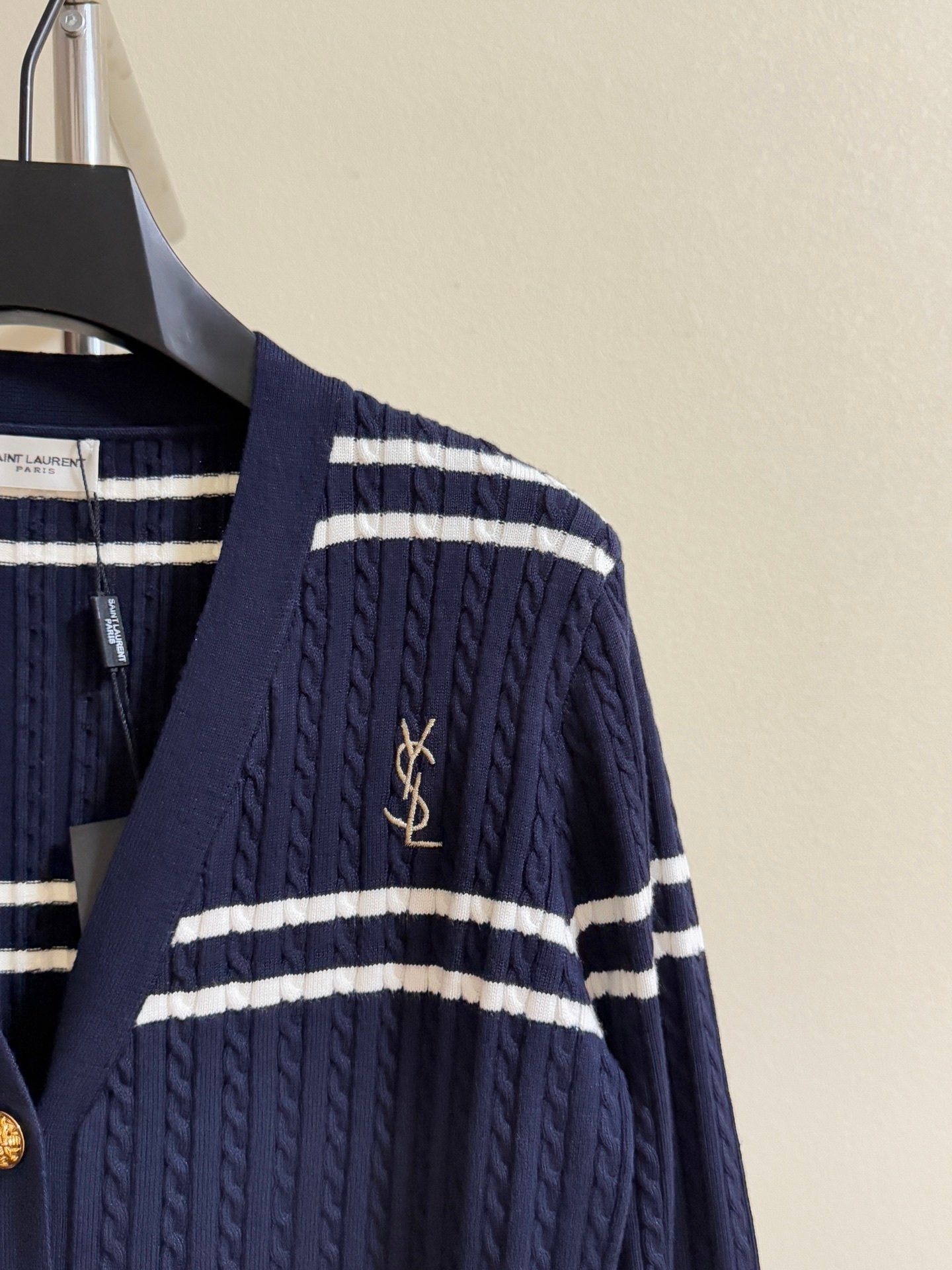 Cable-Knit Cotton Crewneck Cardigan – Bild 4