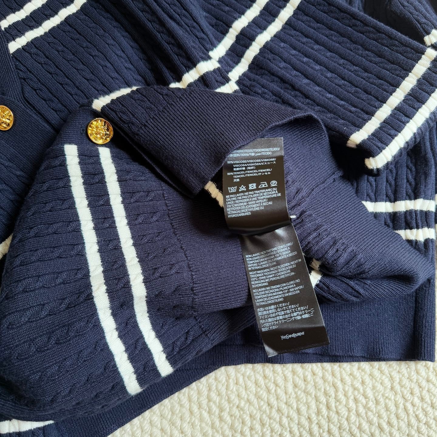 Cable-Knit Cotton Crewneck Cardigan – Bild 9