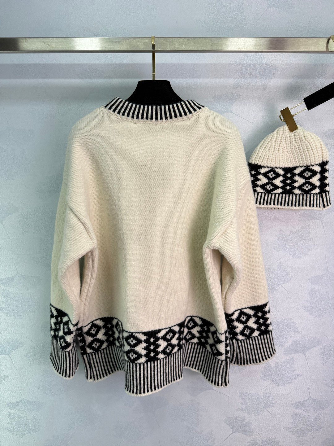 Chanel knit sweater & hat – Bild 9