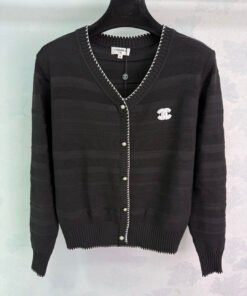 Alternative view of Gestrickte Chanel-Strickjacke in Schwarz und Weiß