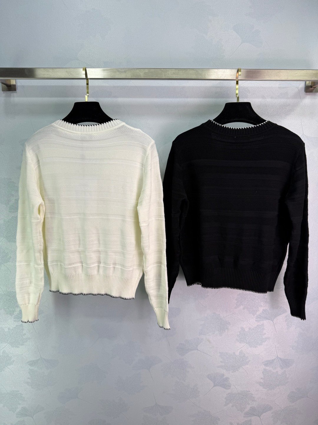 Gestrickte Chanel-Strickjacke in Schwarz und Weiß – Bild 9