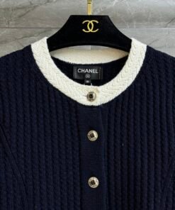 Alternative view of Schwarz gestrickt im Chanel Stil