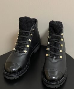 Alternative view of Kappenzapfen Und Schaffellbesatz Schwarz