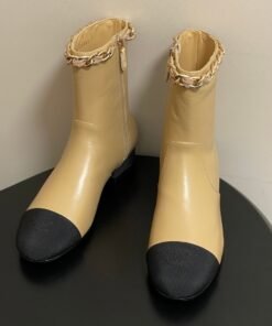 Alternative view of Kappenzapfen Beige