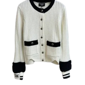 Strick im Chanel Stil Schwarzer