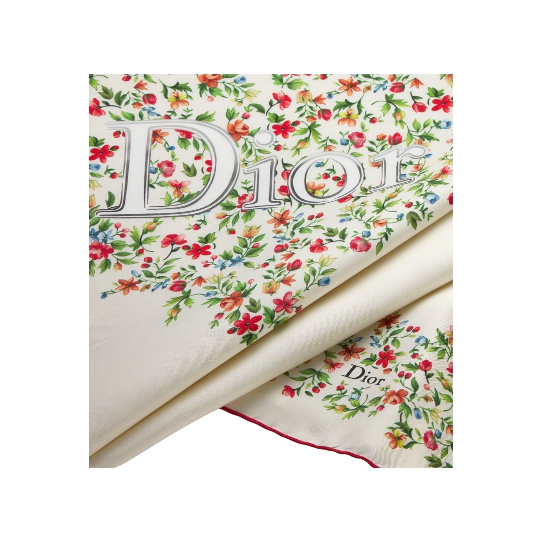 Dioramour Floral Heart 90 Quadratischer Schal – Bild 2