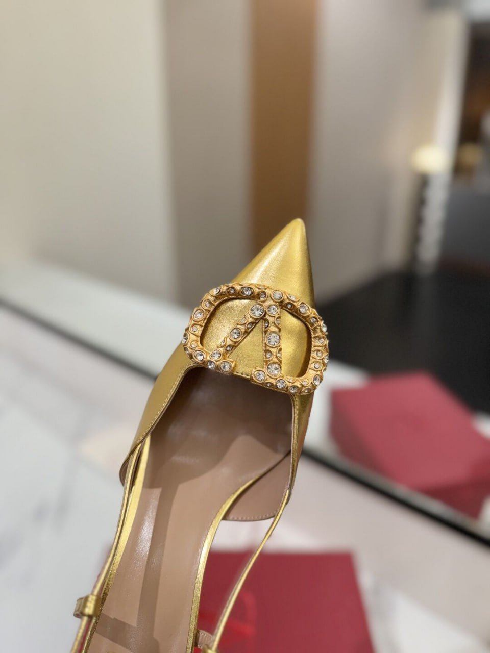 VLogo Signature Pumps aus Metallic-Leder – Bild 6