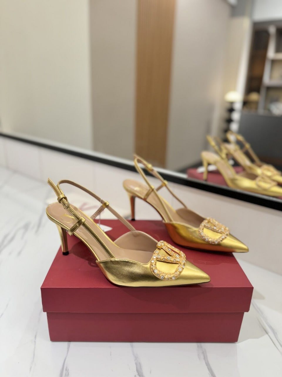 VLogo Signature Pumps aus Metallic-Leder – Bild 7